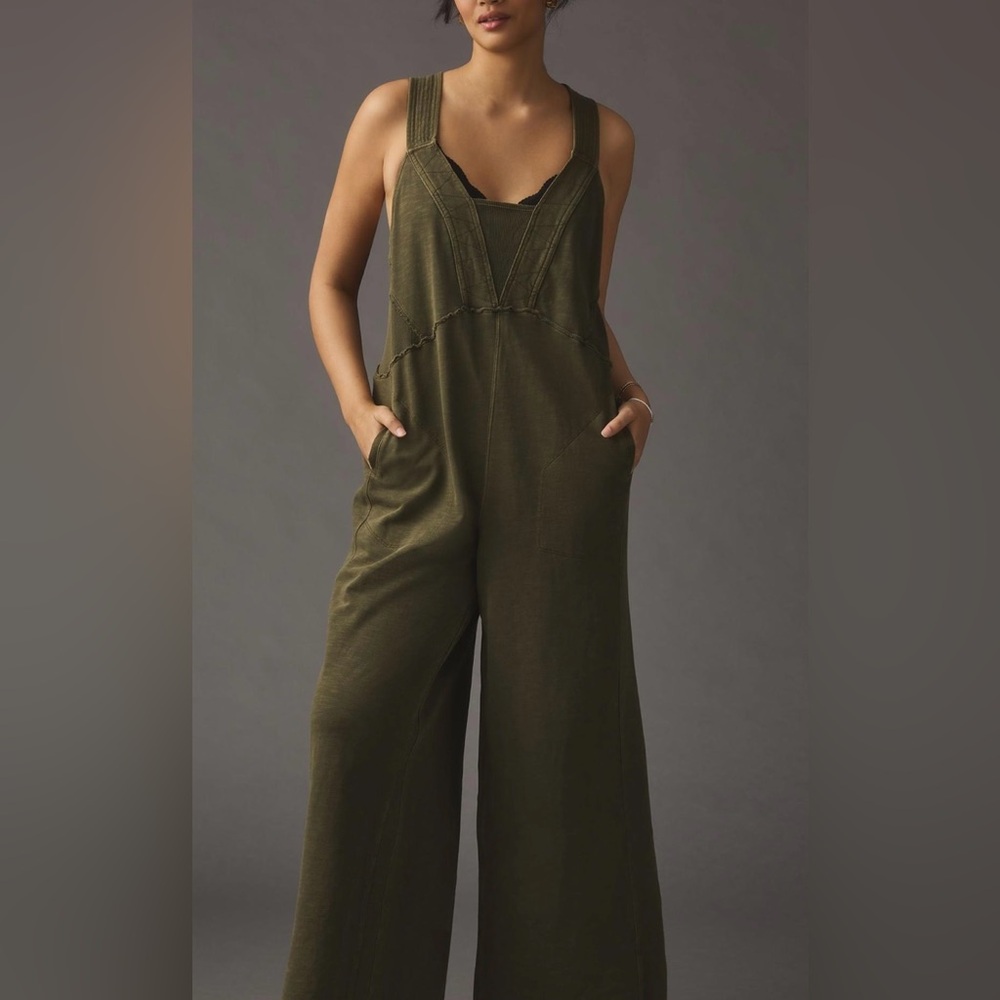 Jumpsuit with Sleeveless V-Neck